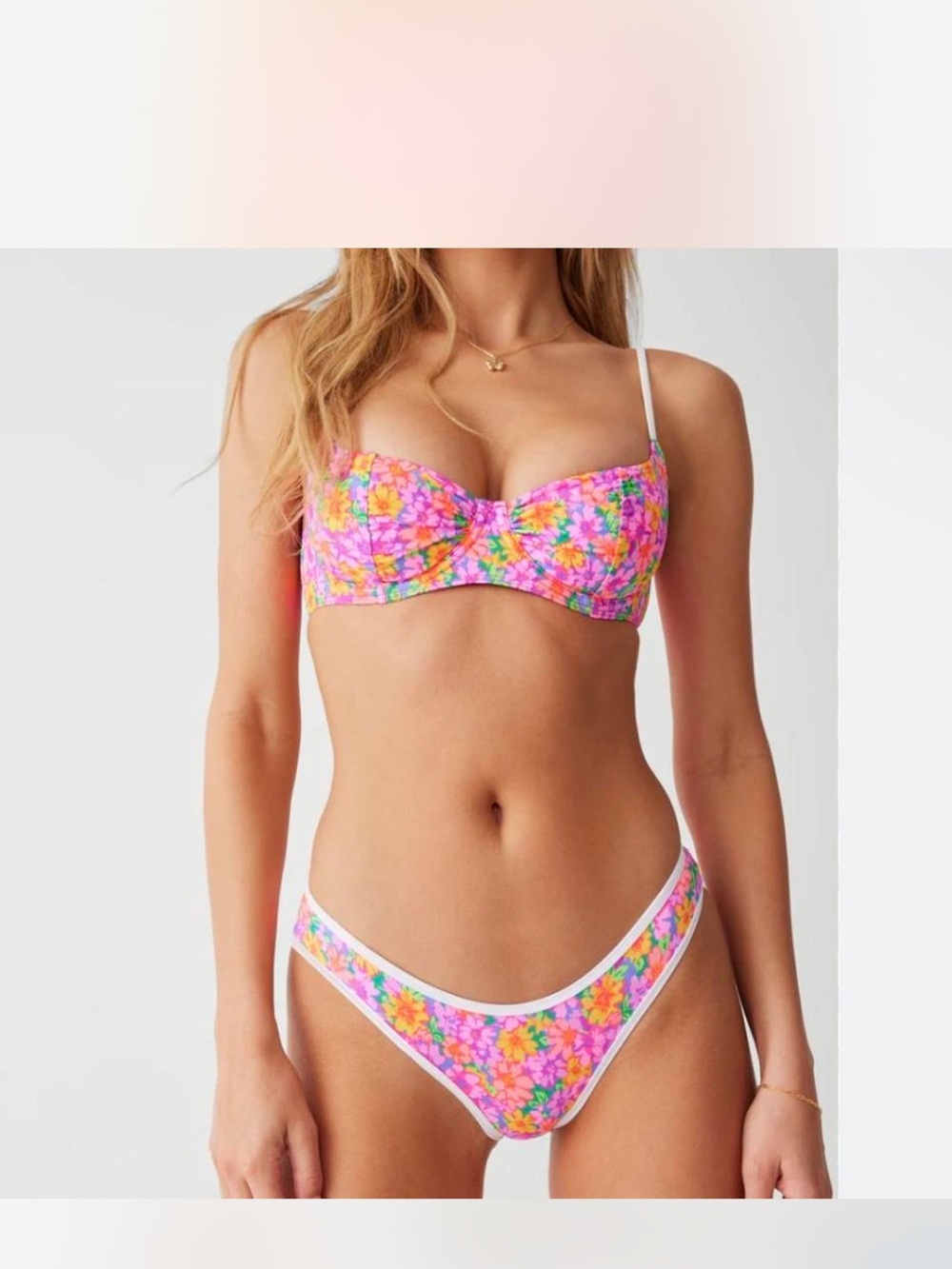 Frankie’s Bikini Daisy Pond Set